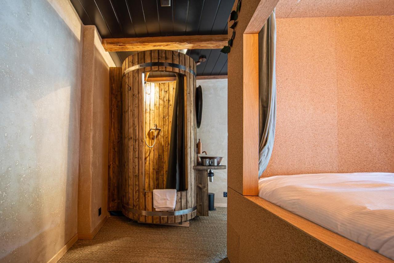 Peanut Medieval Lodge Сент-Юрсан Экстерьер фото