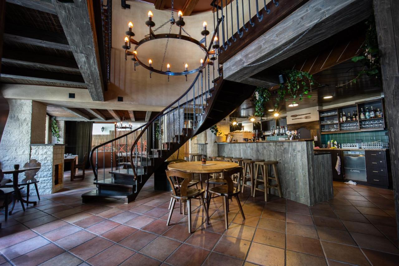 Peanut Medieval Lodge Сент-Юрсан Экстерьер фото