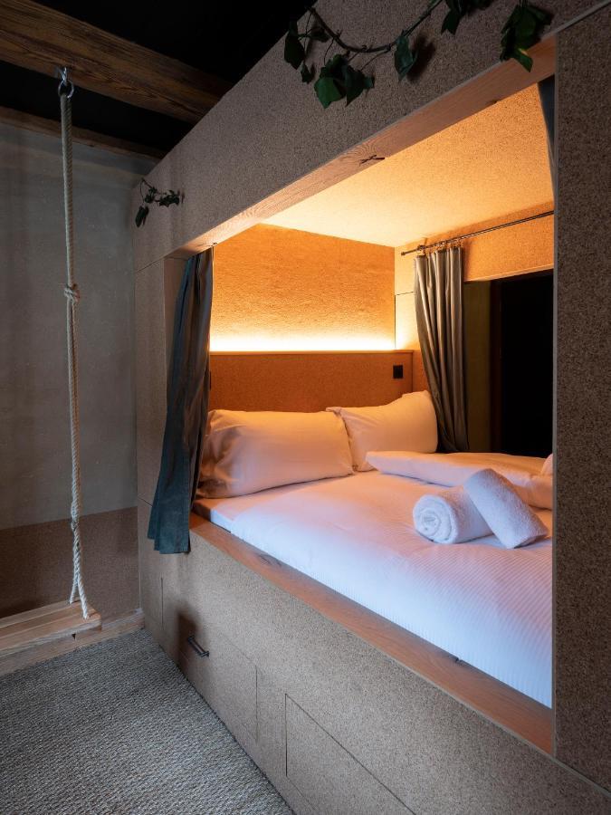 Peanut Medieval Lodge Сент-Юрсан Экстерьер фото