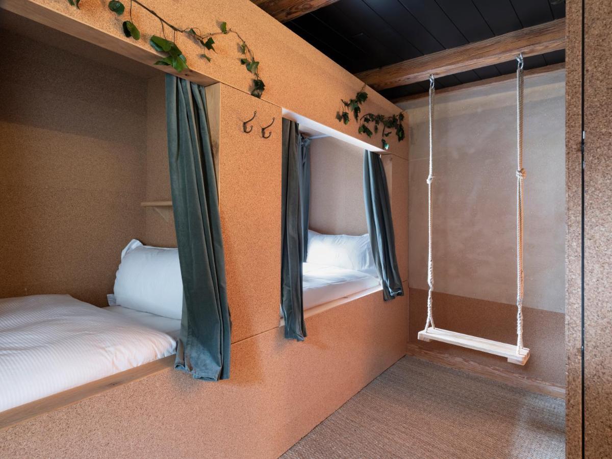 Peanut Medieval Lodge Сент-Юрсан Экстерьер фото